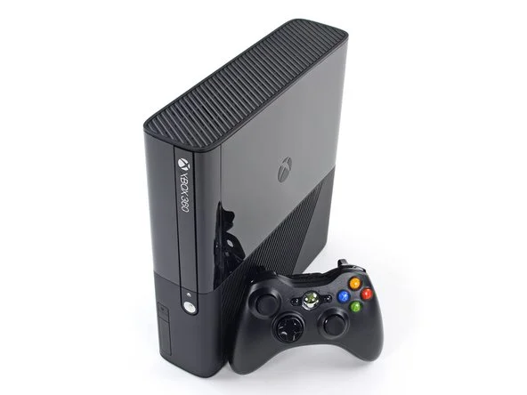 Xbox 360 Super Slim - Comprar em Penacho Games